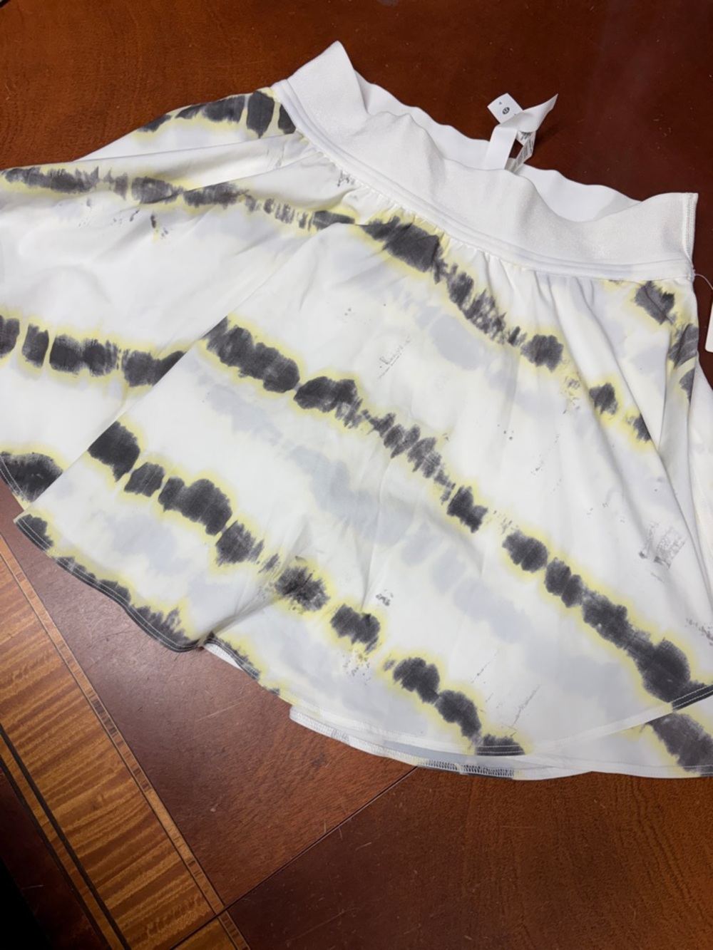 Lululemon Court Rival HR White Tie-Dye Skirt with Yellow & Gray Stripes